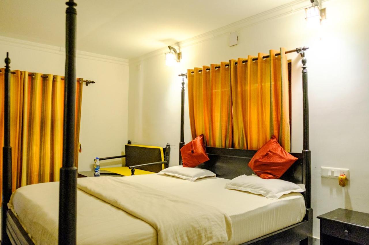 Hotel Raktokorobi Karu Gram Sri Niketan Exterior foto