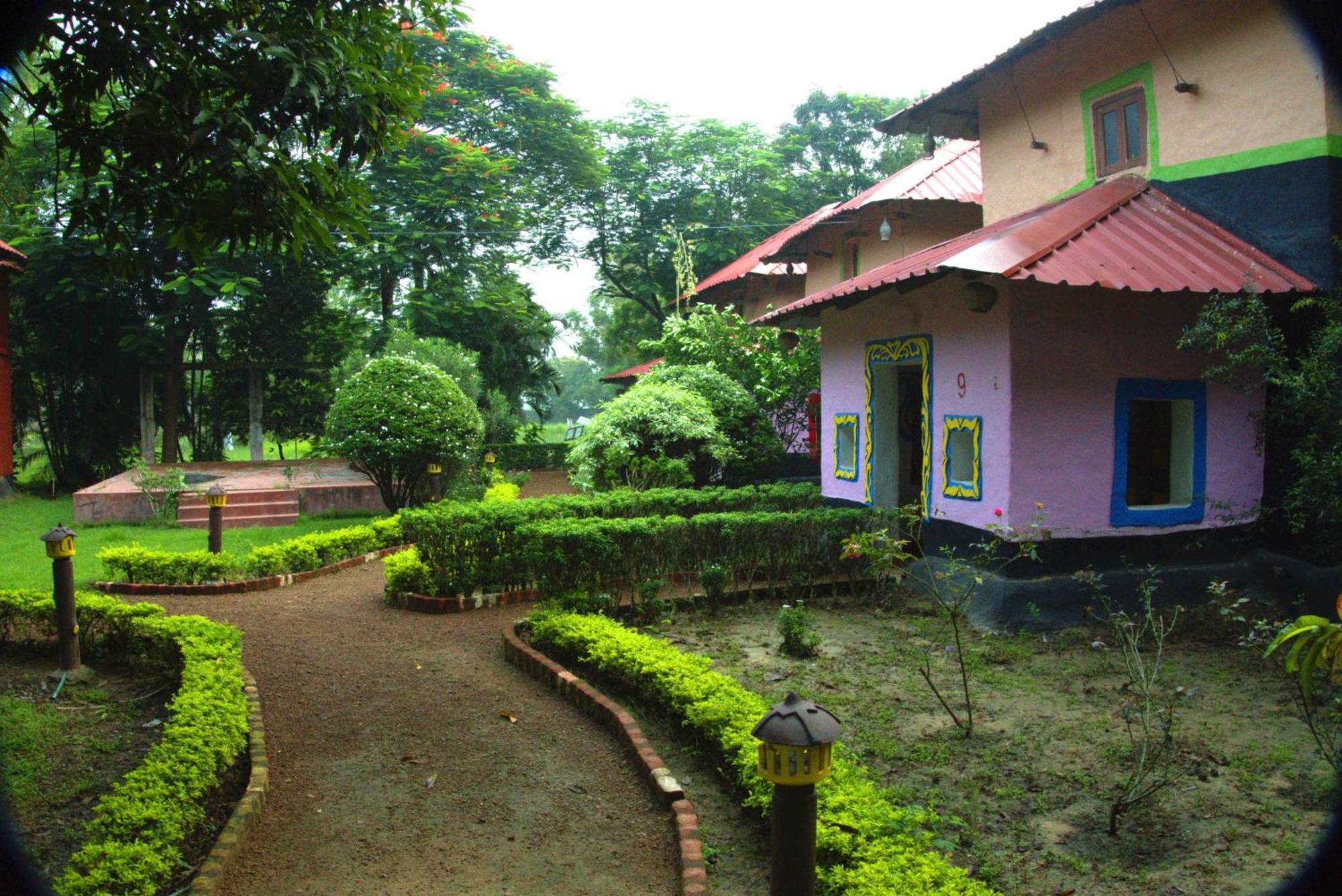 Hotel Raktokorobi Karu Gram Sri Niketan Exterior foto